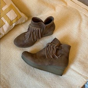 Girl Boots Size 4